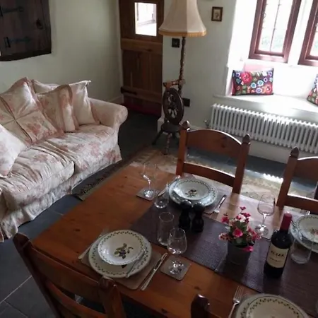 Wonderful 2-bedroom With Hot Tub 5* Views Сasa de vacaciones *