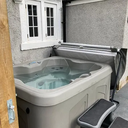 Wonderful 2-bedroom With Hot Tub 5* Views * Holmrook